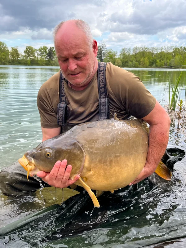 Stage de pêche moderne de la carpe en batterie