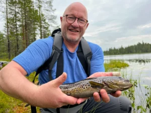 Truite en lac de Laponie