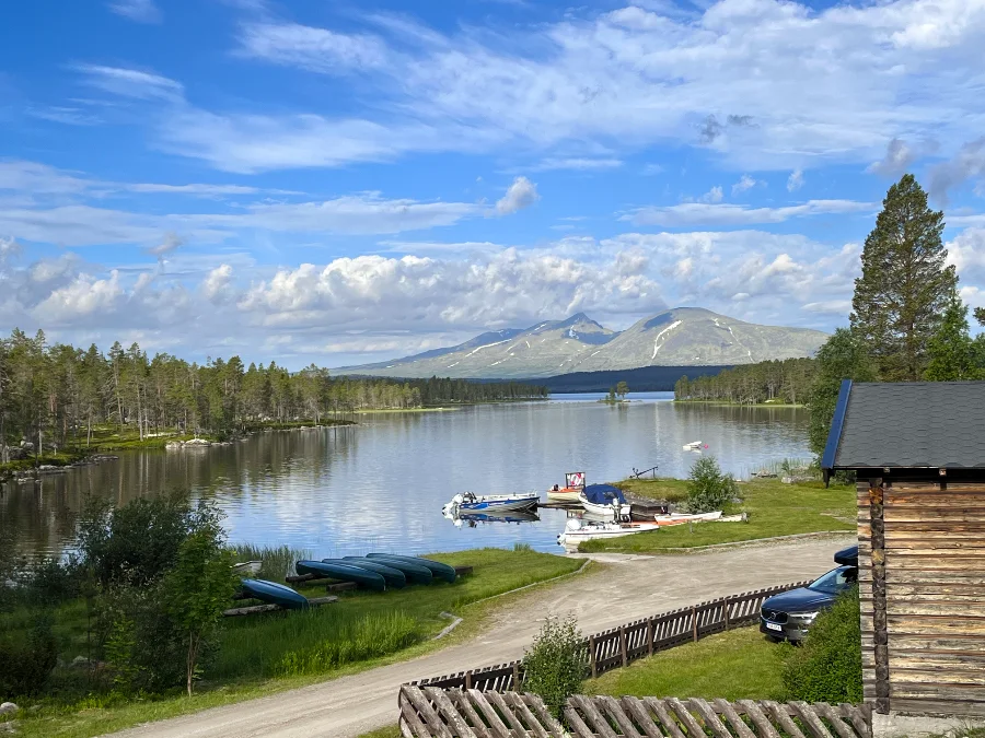 Vue de l'hébergement sur le lac Isteren