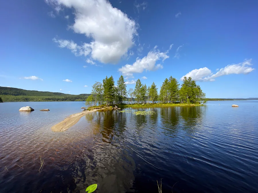 Grand lac de Laponie